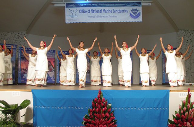 samoan dancers on stage