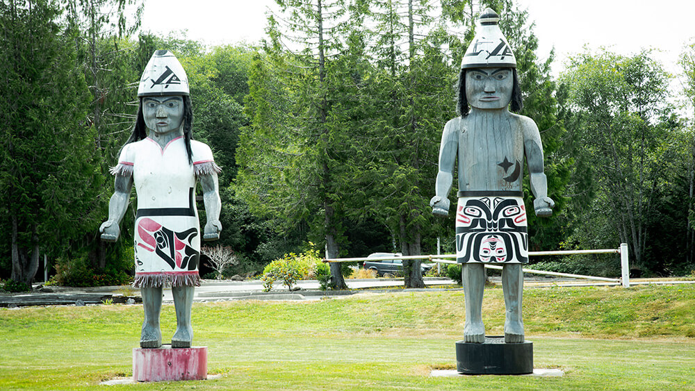 two statues in a field of grass