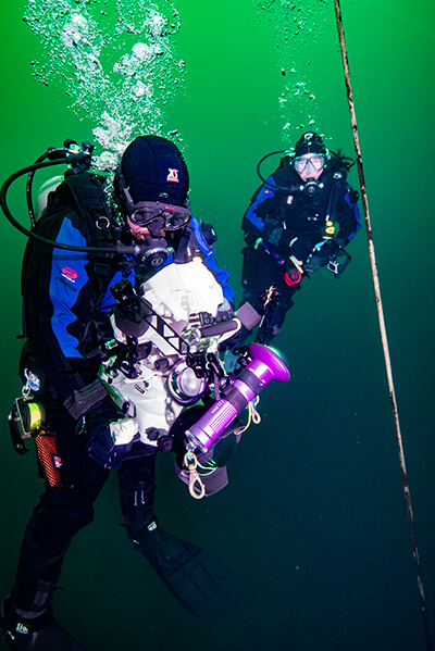 Two divers usining an underwater camera