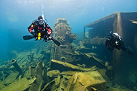Two divers swimming next to the Nordmeet shipwreck